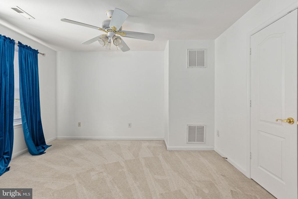 1004 BLACK OAK COURT