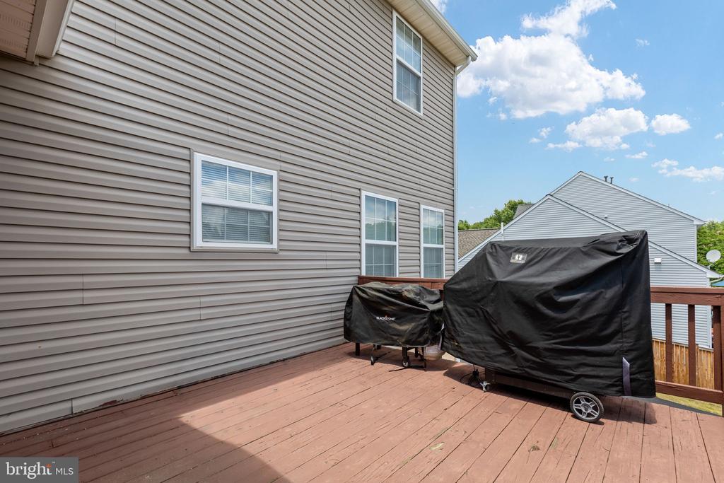 1004 BLACK OAK COURT