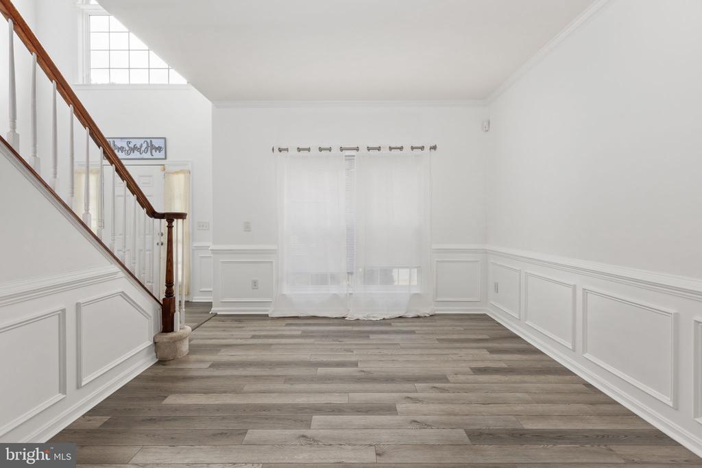 1004 BLACK OAK COURT