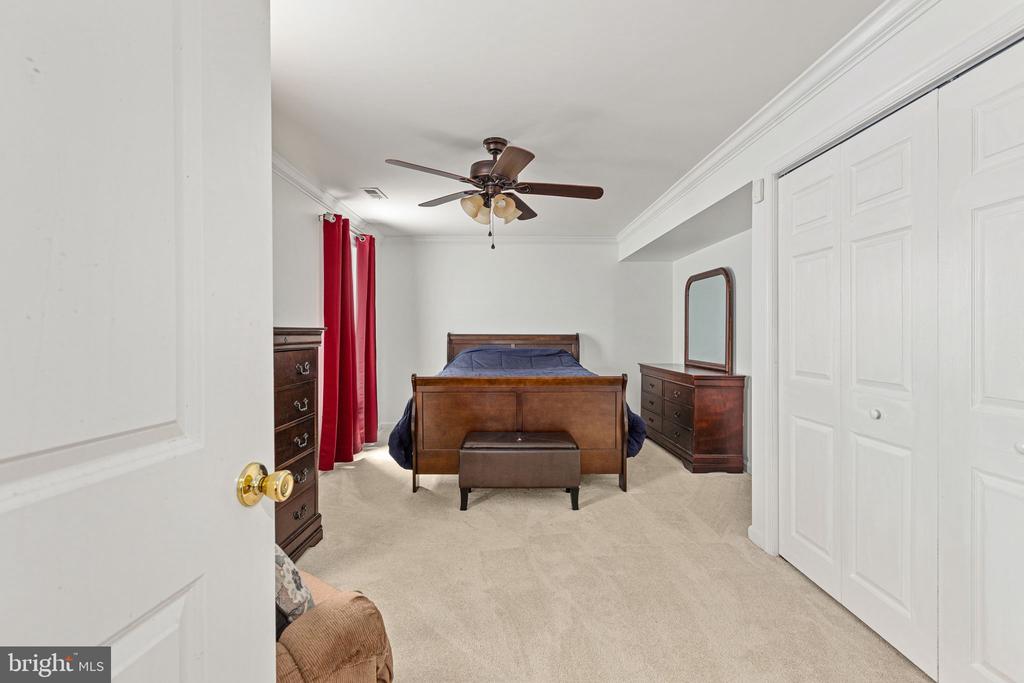1004 BLACK OAK COURT