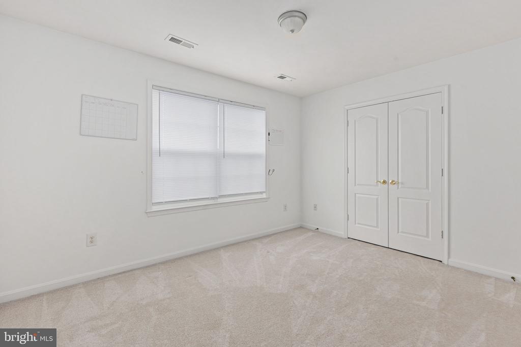 1004 BLACK OAK COURT