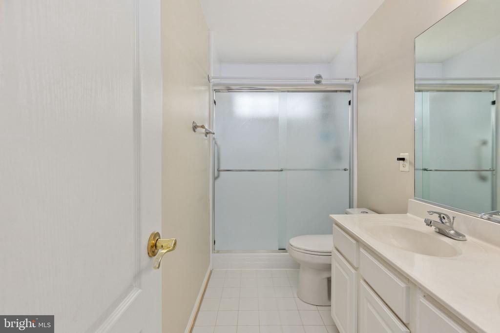 1004 BLACK OAK COURT