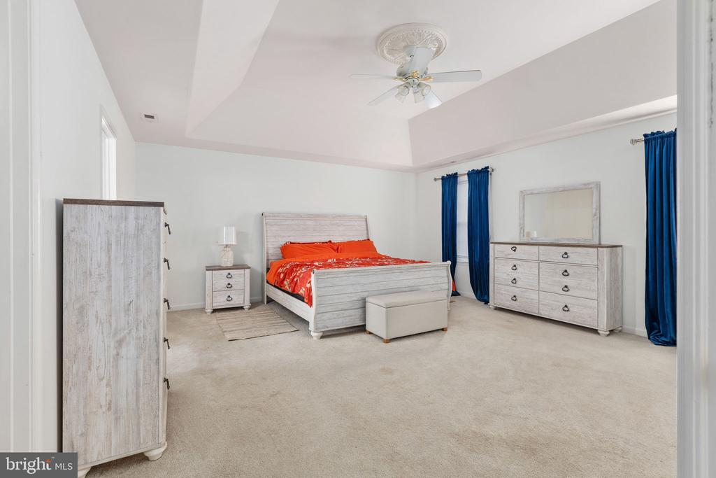 1004 BLACK OAK COURT