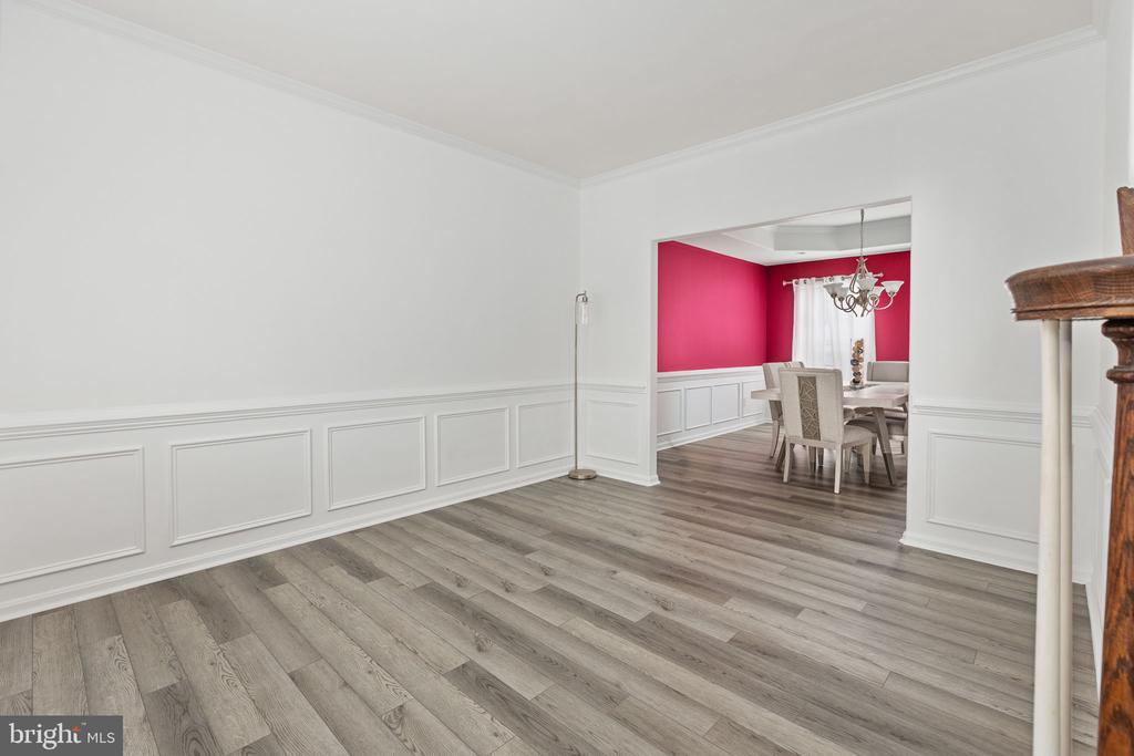 1004 BLACK OAK COURT