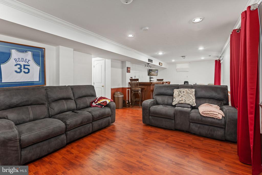 1004 BLACK OAK COURT