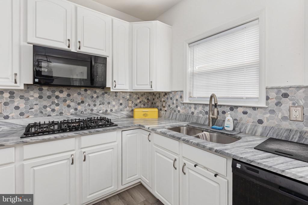 1004 BLACK OAK COURT