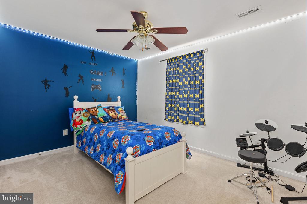 1004 BLACK OAK COURT