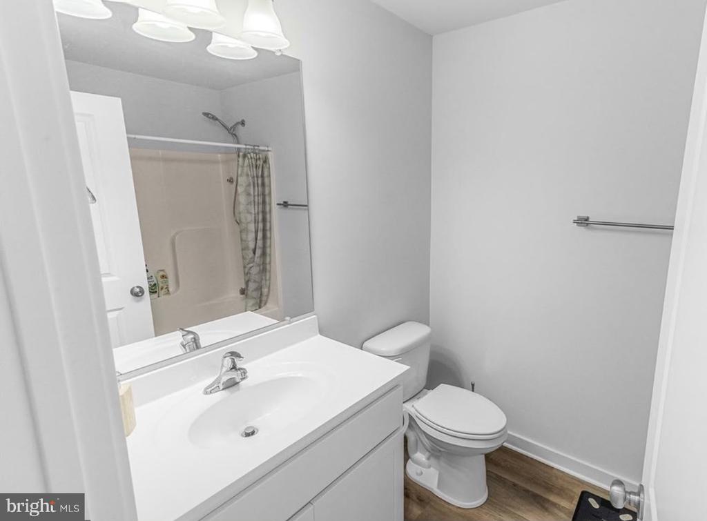 1004 BLACK OAK COURT