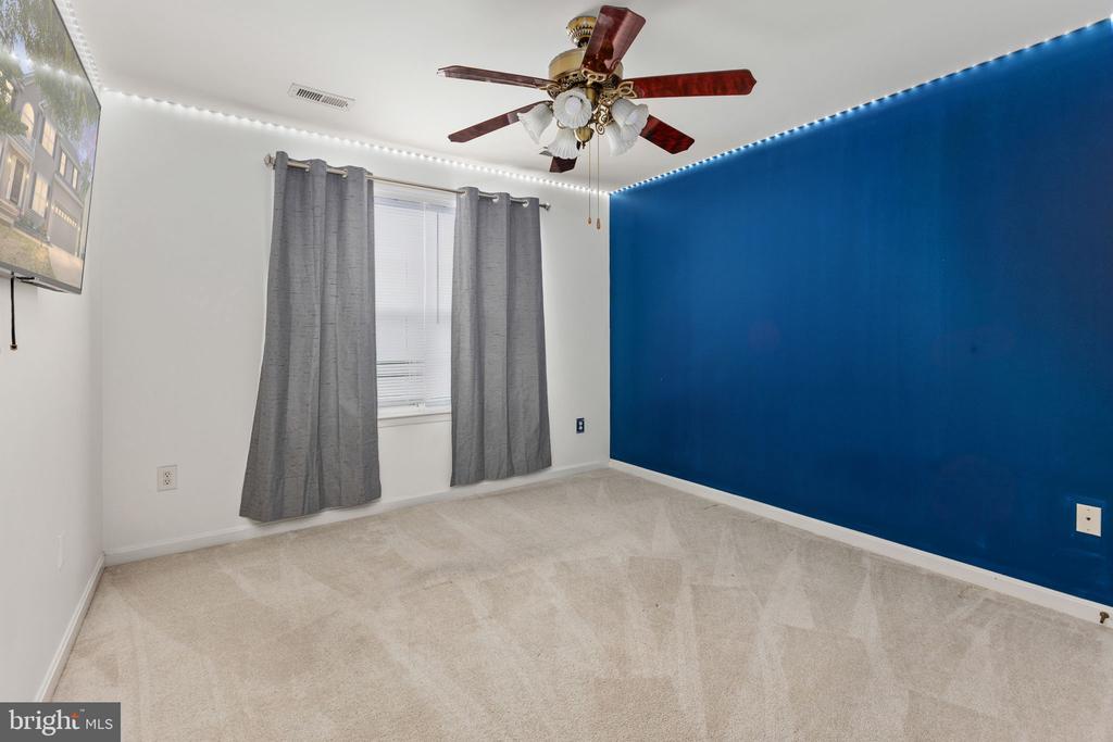 1004 BLACK OAK COURT
