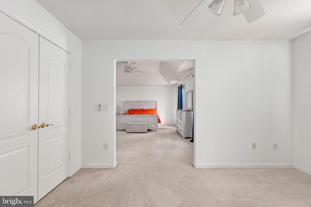 1004 BLACK OAK COURT