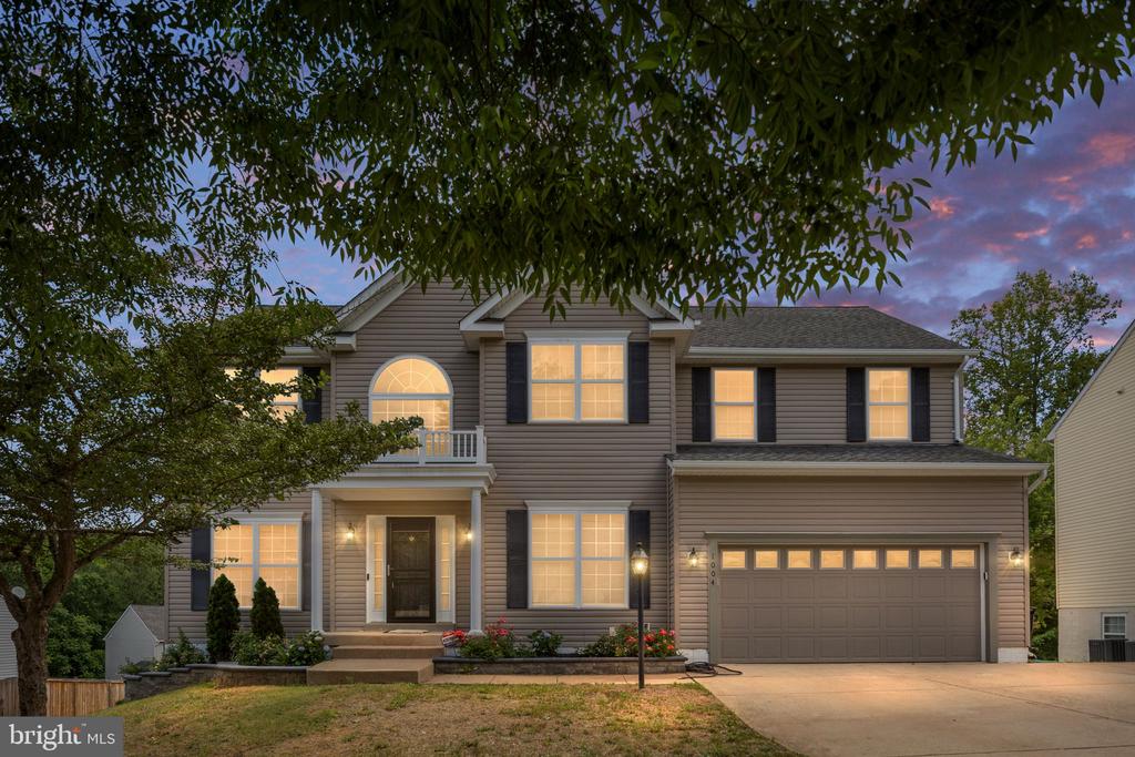 1004 BLACK OAK COURT