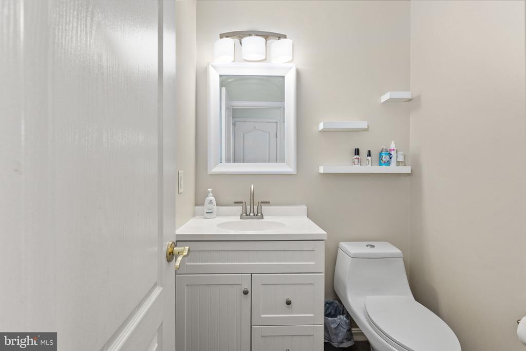 1004 BLACK OAK COURT