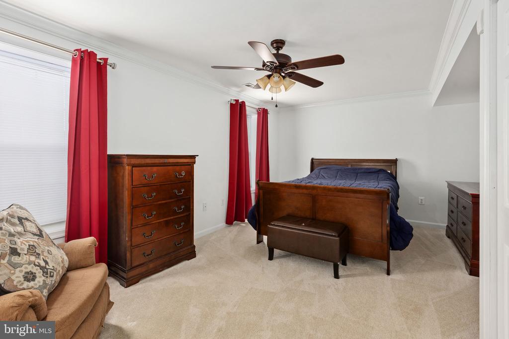 1004 BLACK OAK COURT