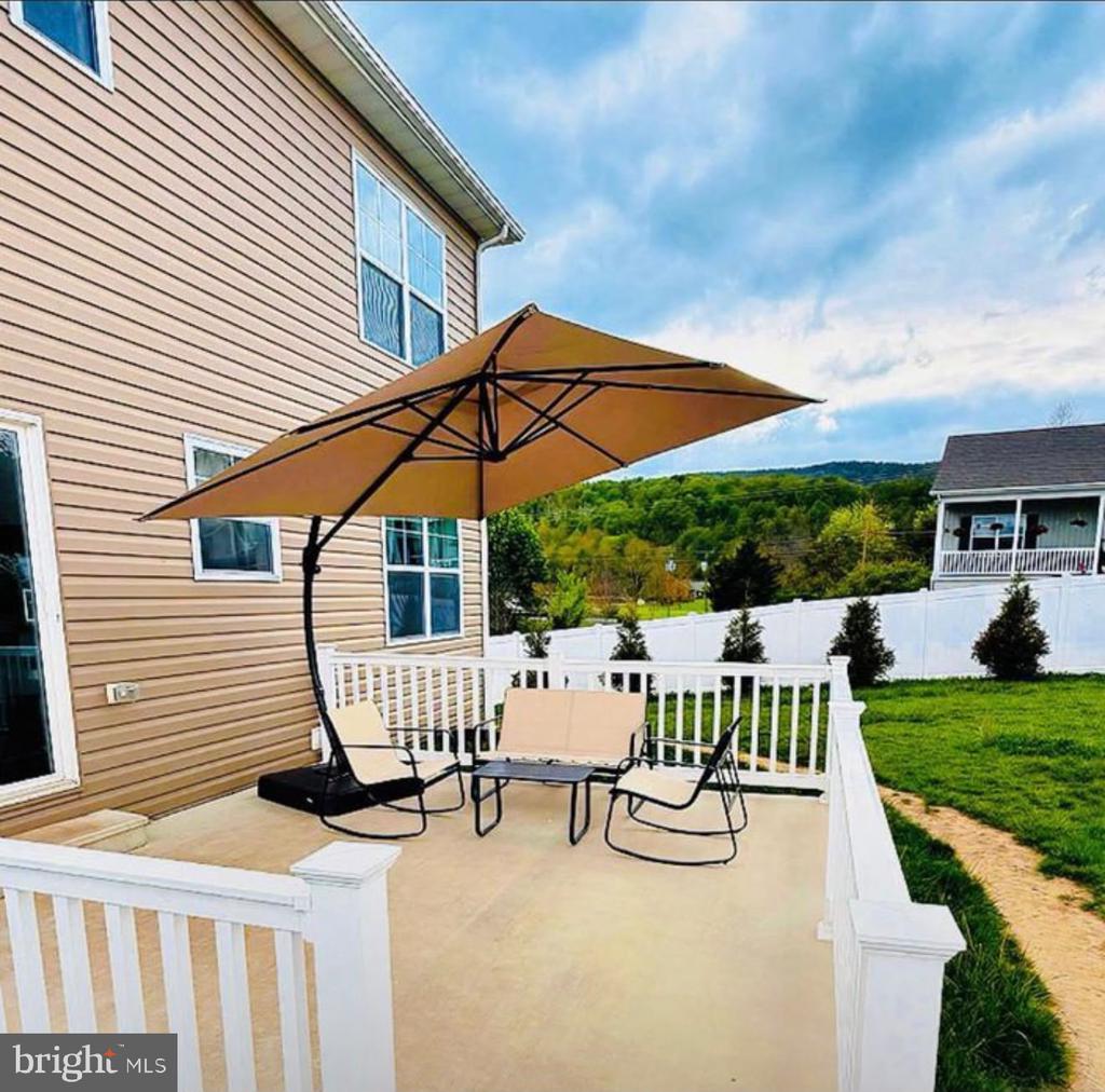 1004 BLACK OAK COURT