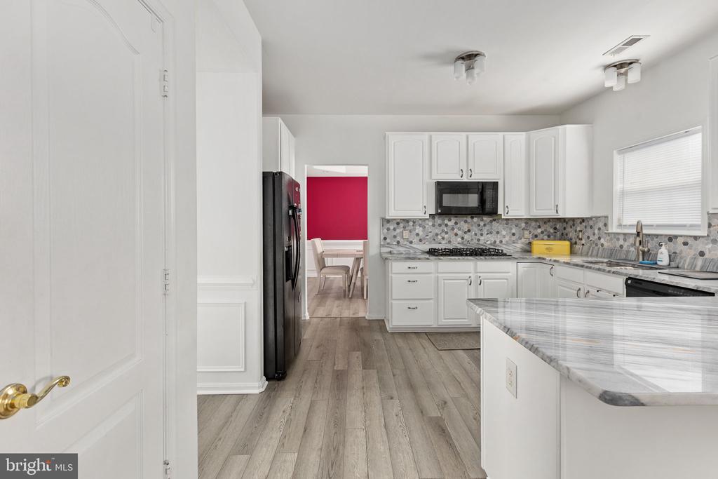 1004 BLACK OAK COURT