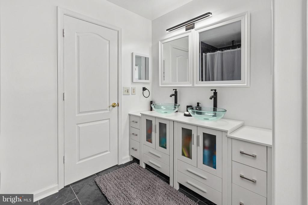1004 BLACK OAK COURT