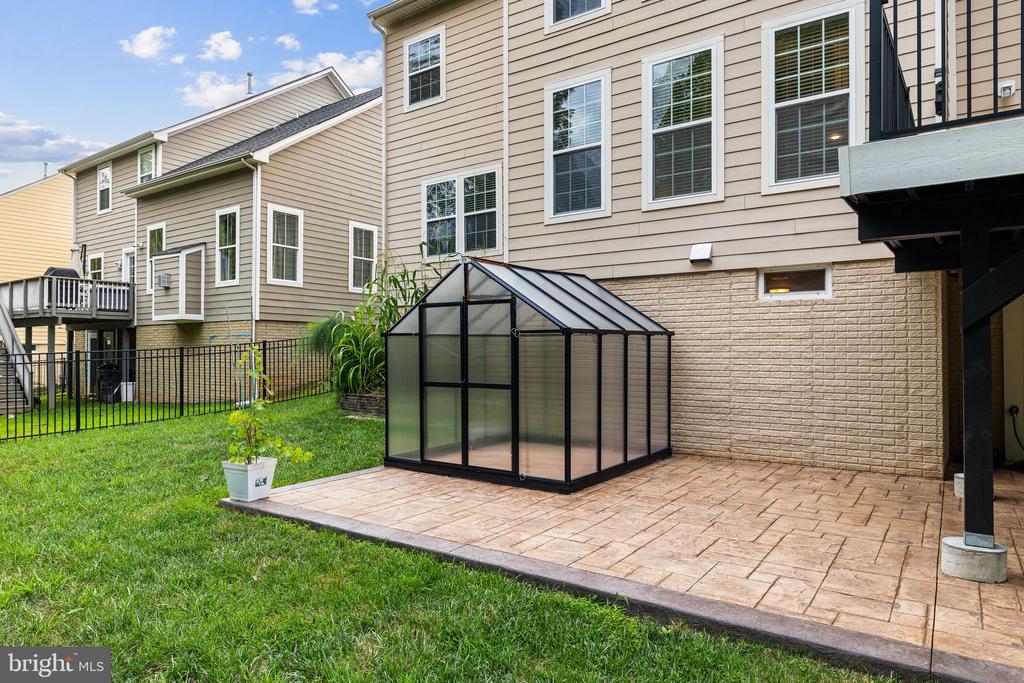 1100 WRIGHT COURT