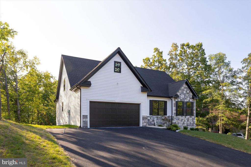111 HUNTINGTON HILLS LANE
