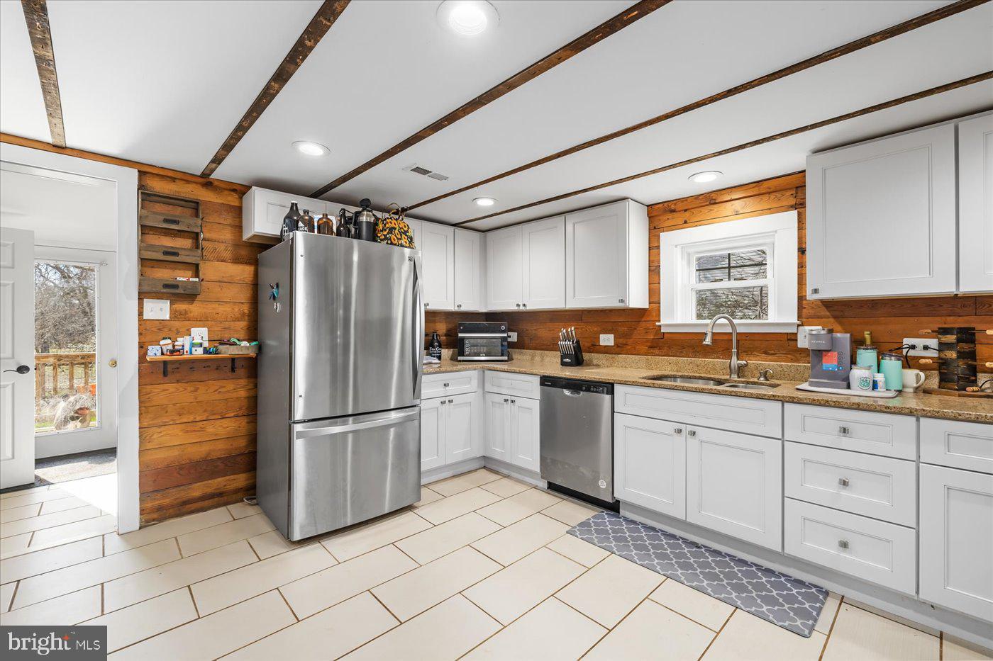 108 W Main St