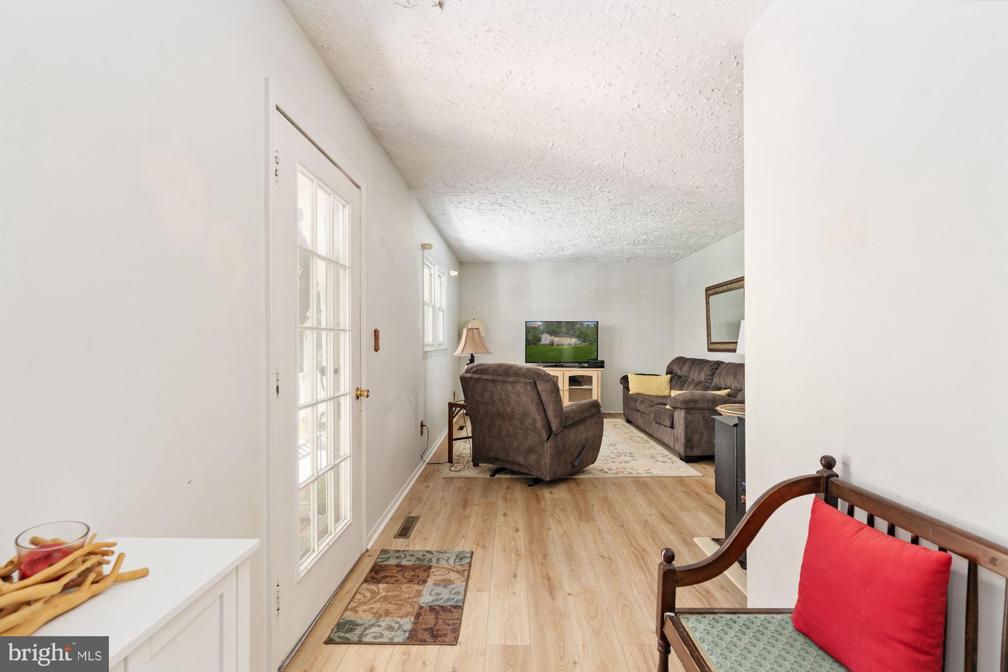 10208 WOODSIDE LANE