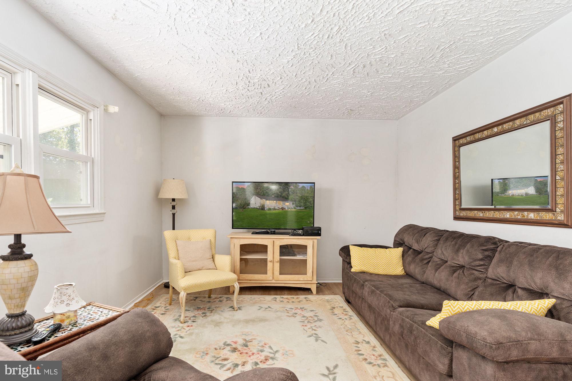 10208 WOODSIDE LANE
