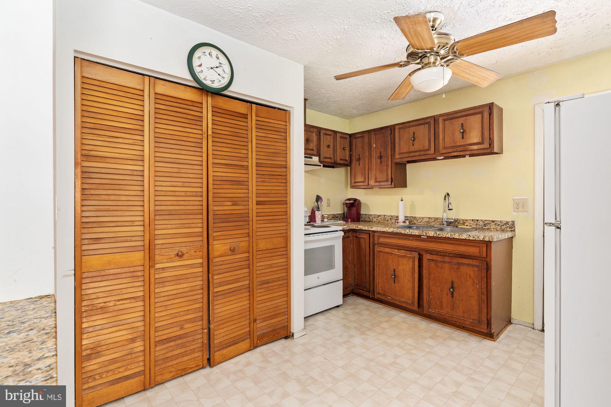 10208 WOODSIDE LANE