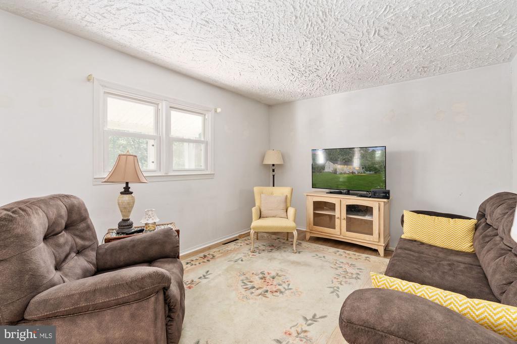 10208 WOODSIDE LANE