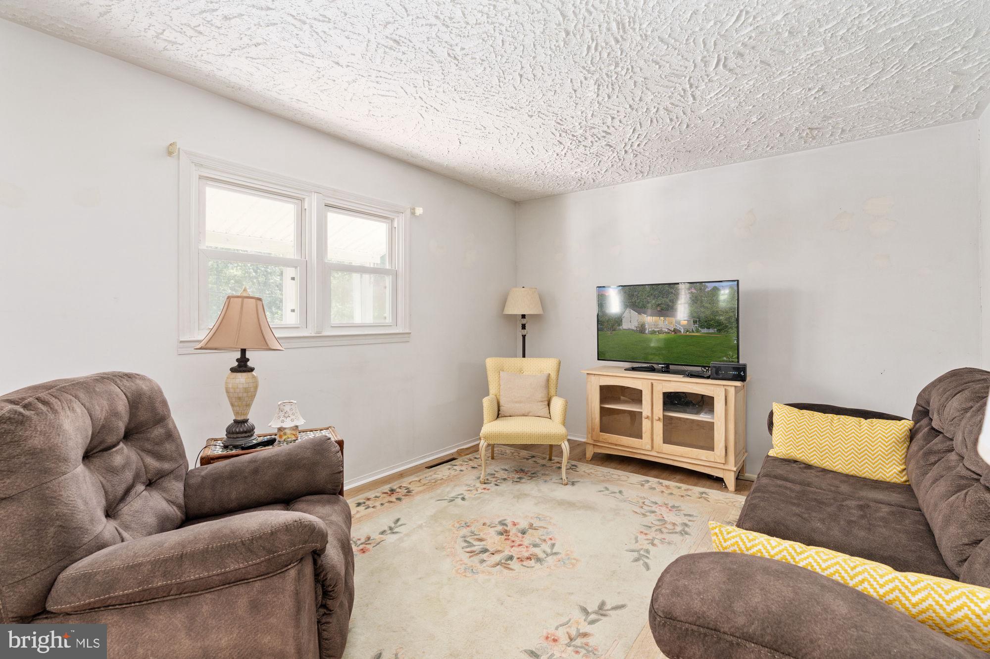 10208 WOODSIDE LANE