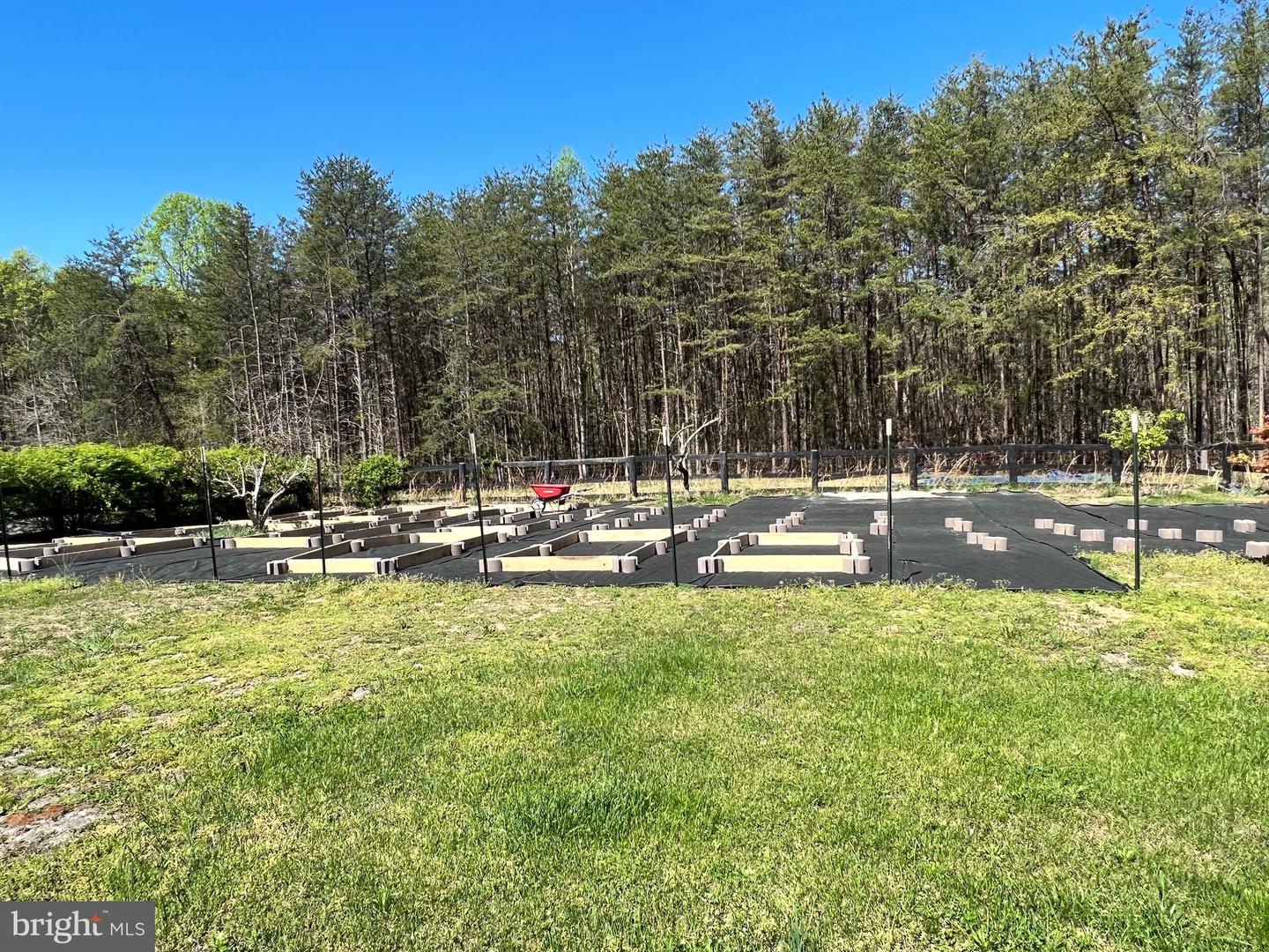 2409 Lindsay Rd