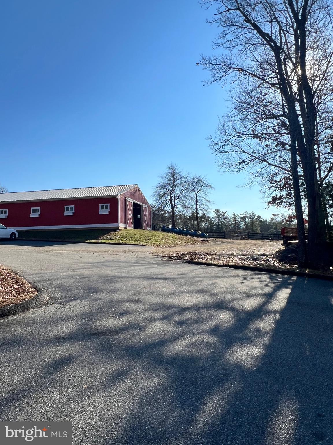 102 Oakmont Dr