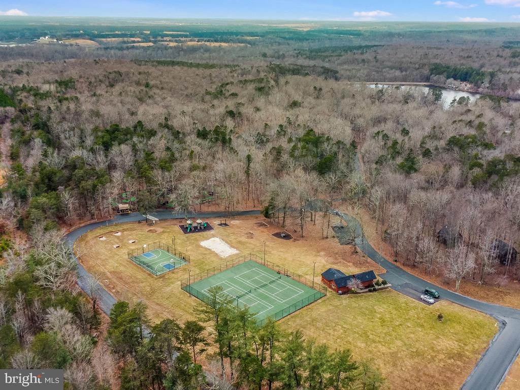 102 Oakmont Dr