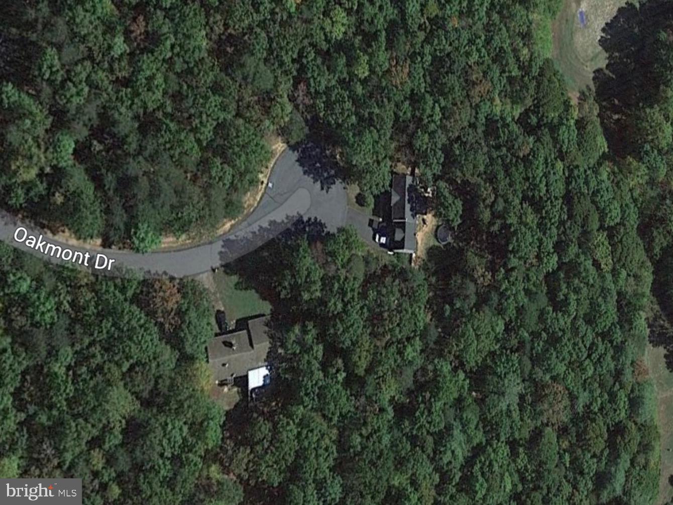 102 Oakmont Dr
