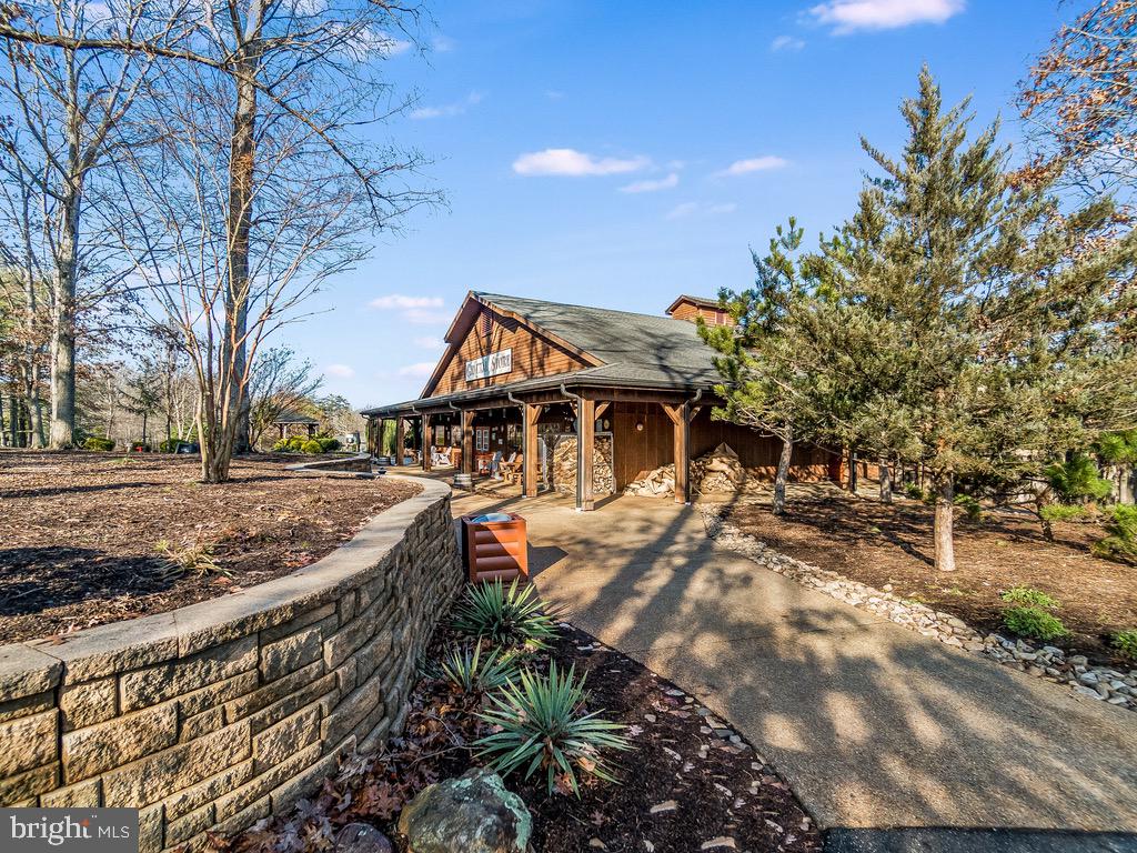 102 Oakmont Dr