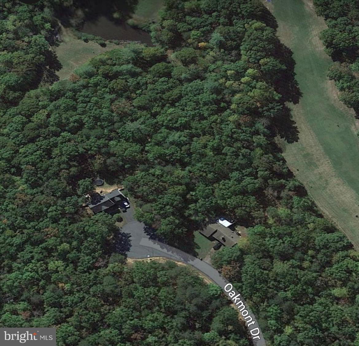 102 Oakmont Dr