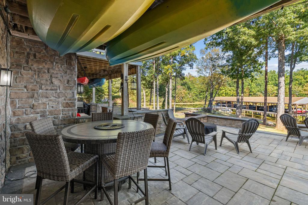 306 LAKE FRONT DRIVE