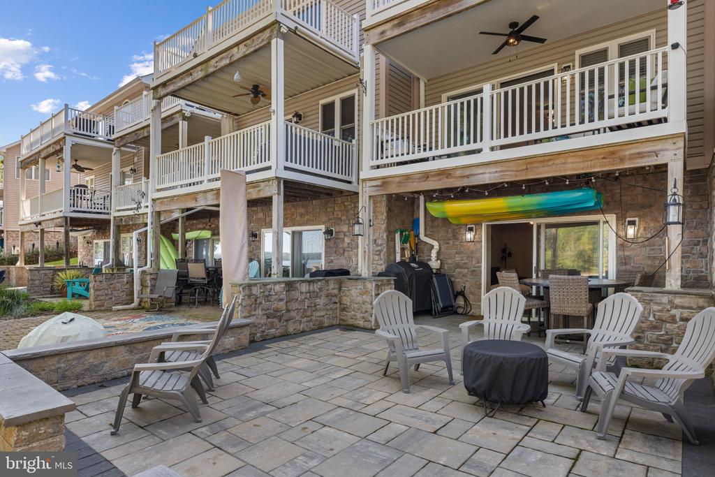 306 LAKE FRONT DRIVE