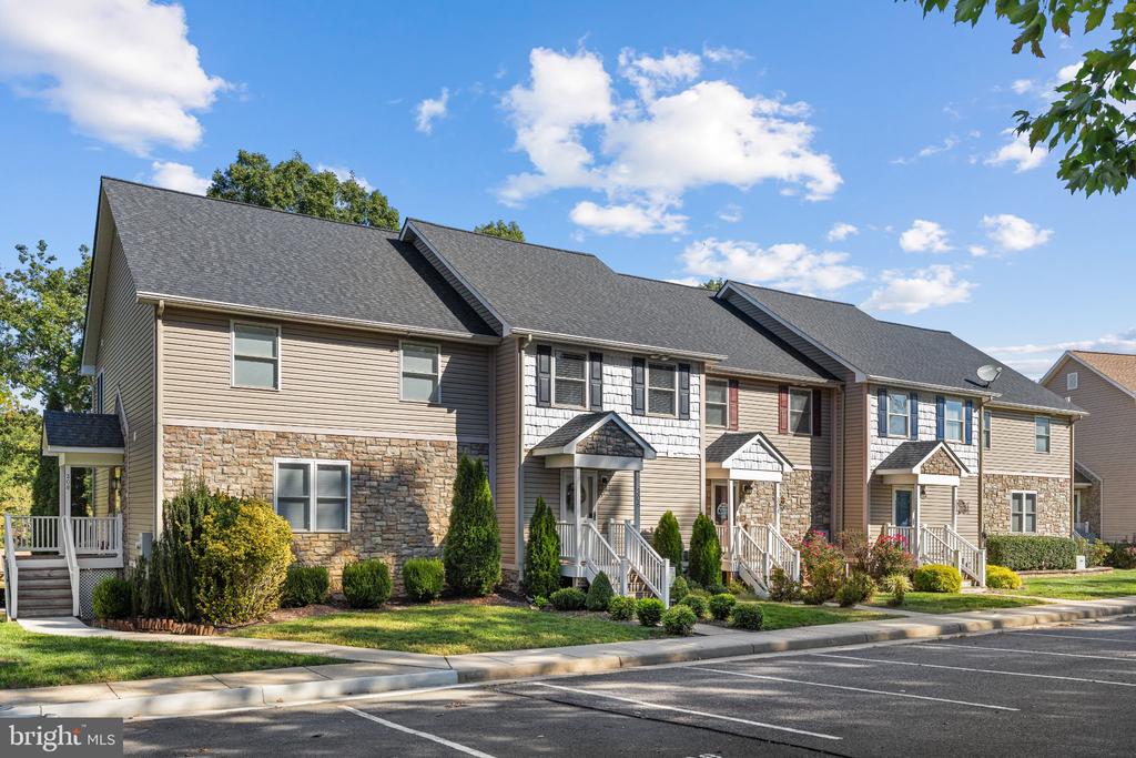 306 LAKE FRONT DRIVE
