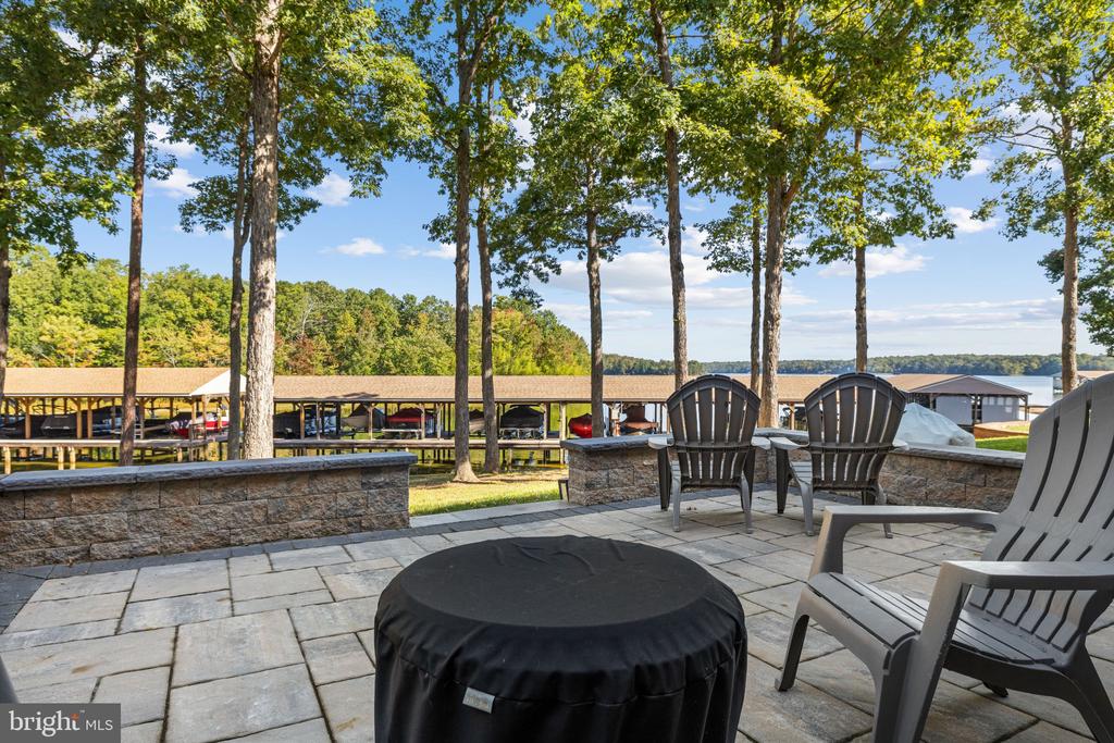 306 LAKE FRONT DRIVE