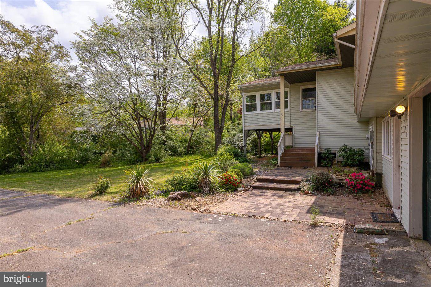 105 Cavern Ct