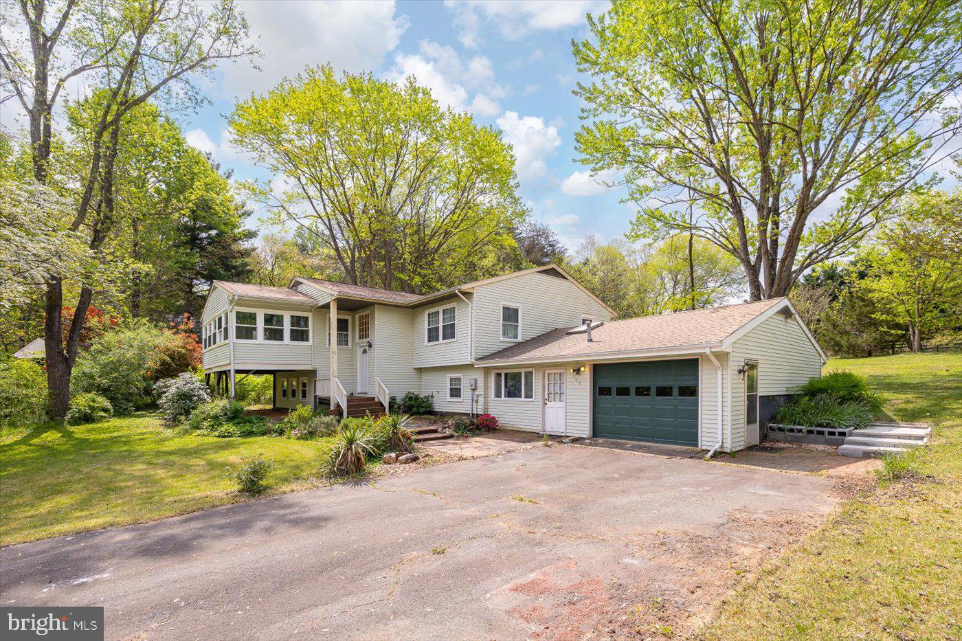105 Cavern Ct