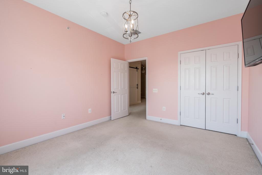 2402 BROOKMOOR LANE