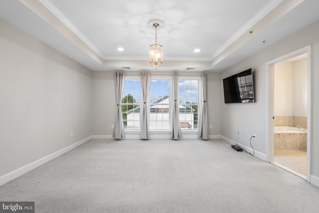 2402 BROOKMOOR LANE