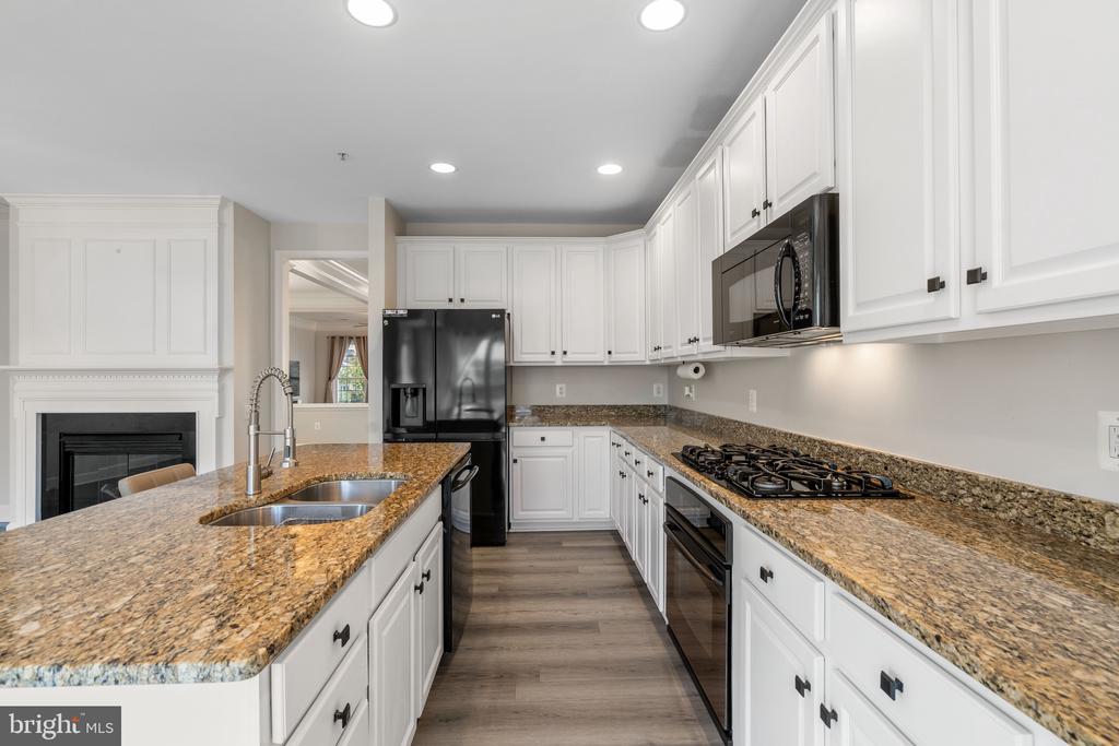 2402 BROOKMOOR LANE