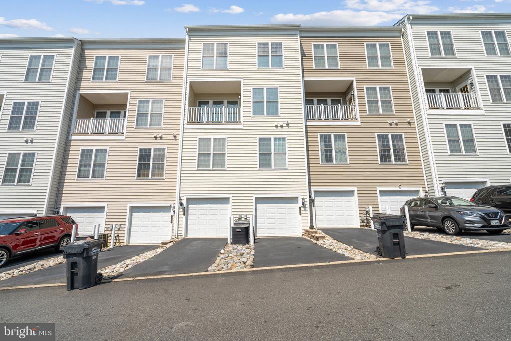 2402 BROOKMOOR LANE