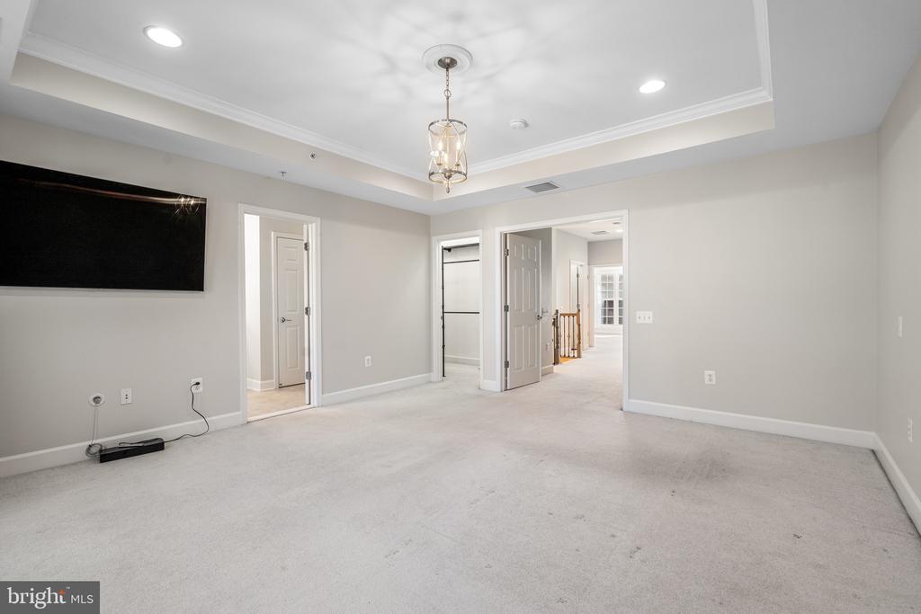 2402 BROOKMOOR LANE