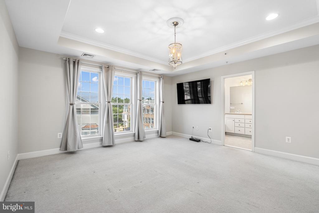 2402 BROOKMOOR LANE
