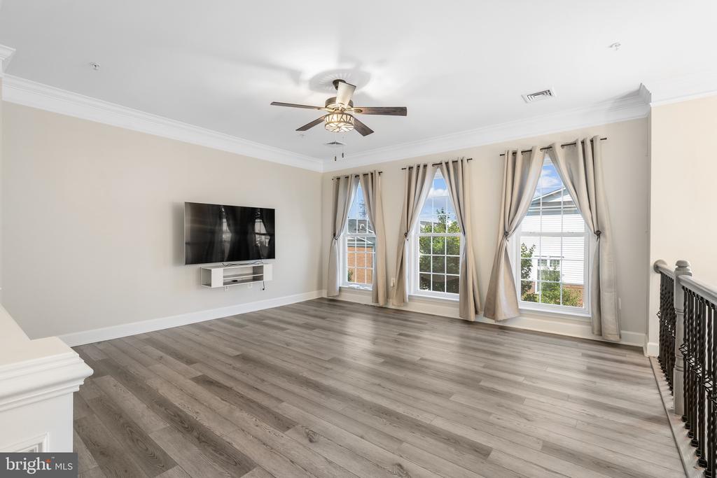 2402 BROOKMOOR LANE