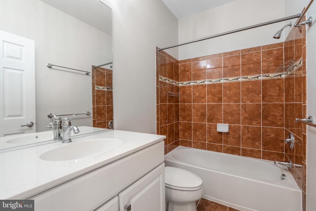2402 BROOKMOOR LANE
