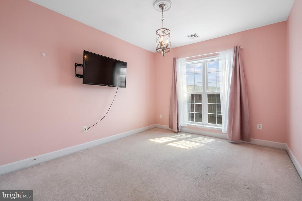 2402 BROOKMOOR LANE