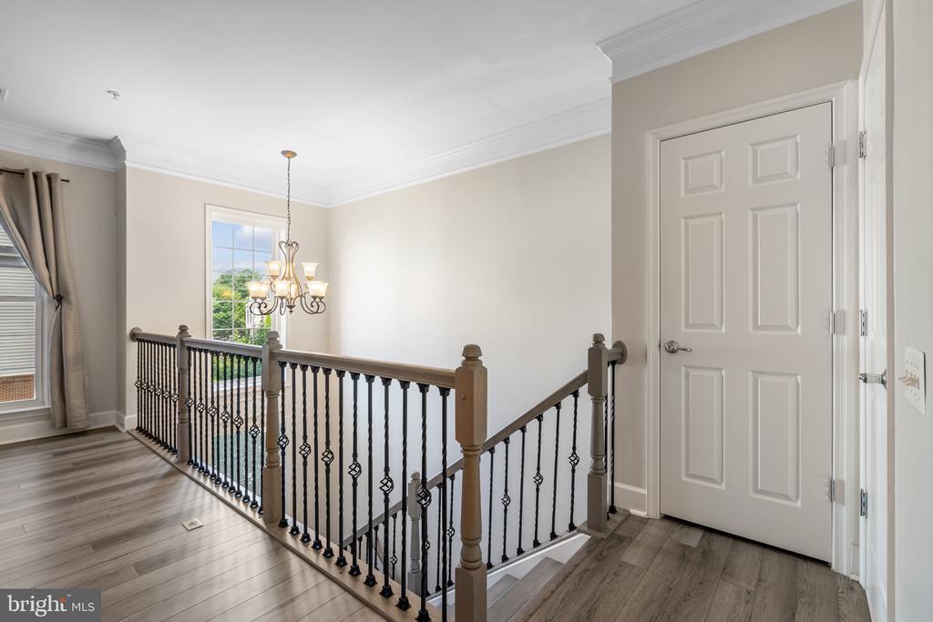 2402 BROOKMOOR LANE
